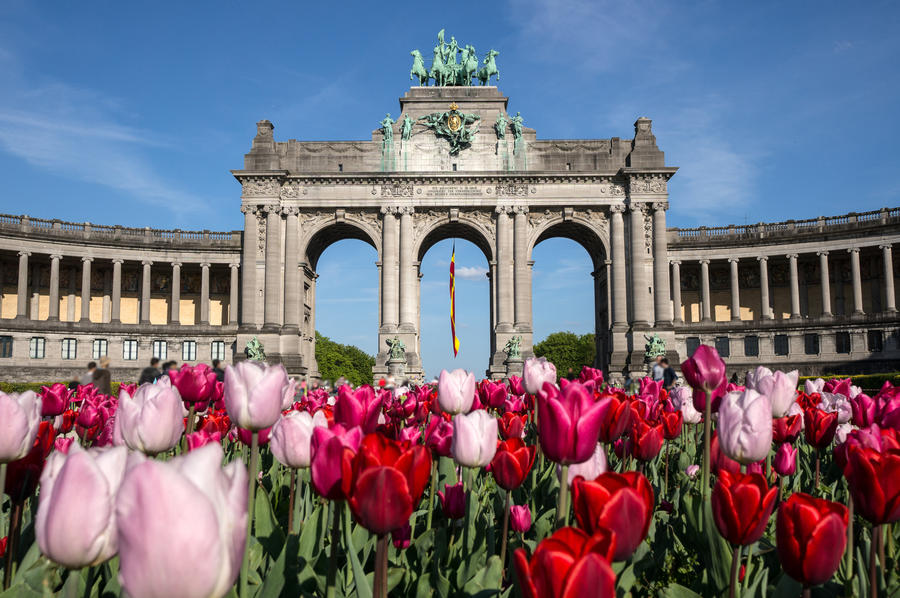 The Triumphal Arch (Arc de Triomphe) in the Cinquantenaire park in Brussels. Built in 1880 for the 50th anniversary of Belgium.