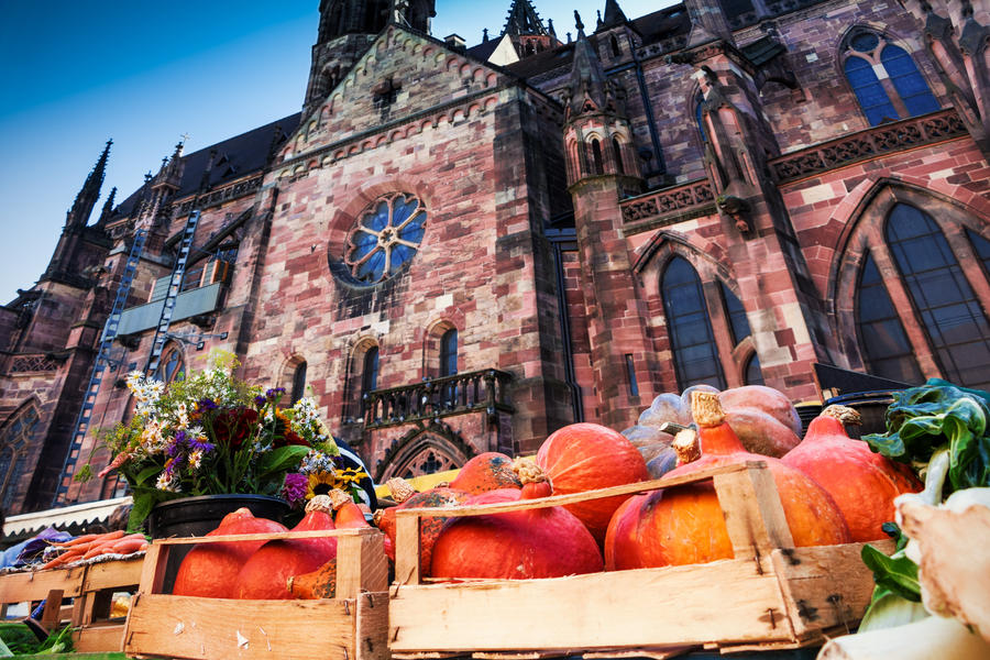 Market in Minster Square (Munsterplatz), the central square of Freiburg im Breisgau, Germany.