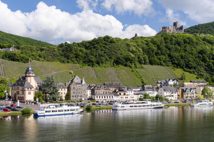 Bernkastel Kues with the Landshut Castle in Switzerland