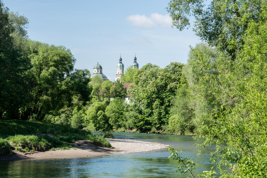 The floodplain of the Iller in Kempten with the Basilica of St. Lawrence