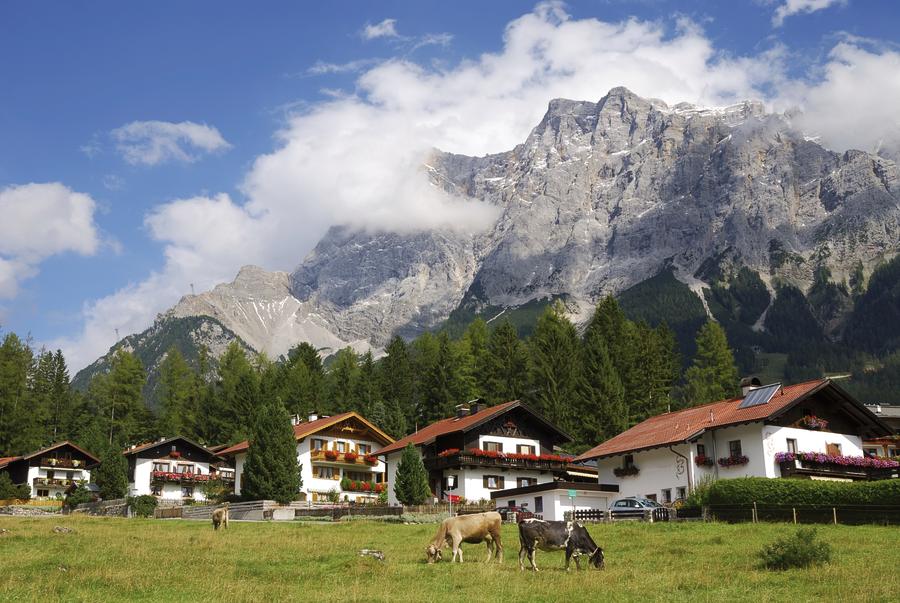 Alpine Dorf Ehrwald, Zugspitze, Garmisch, Bayern, Deutschland