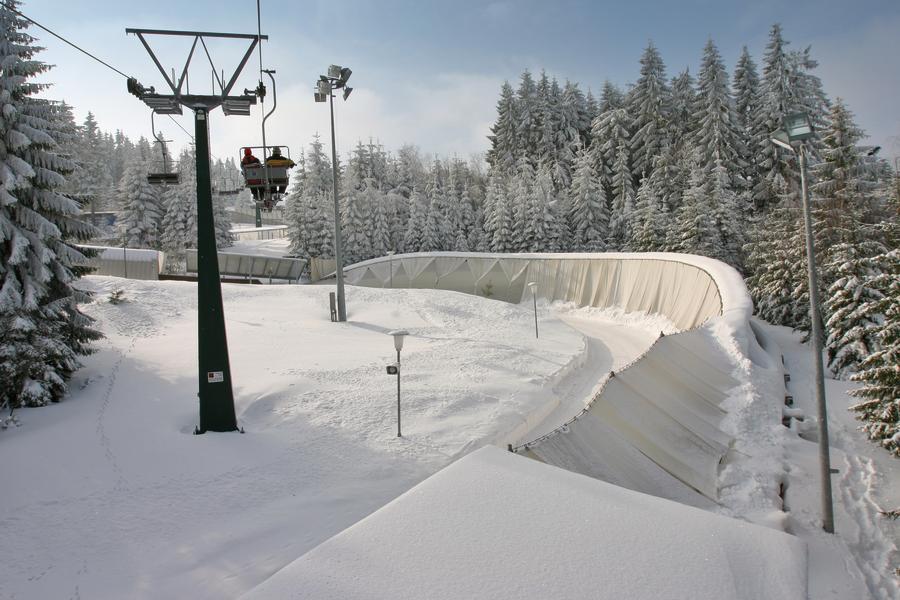 Eiskanal und Sessellift in Oberhof