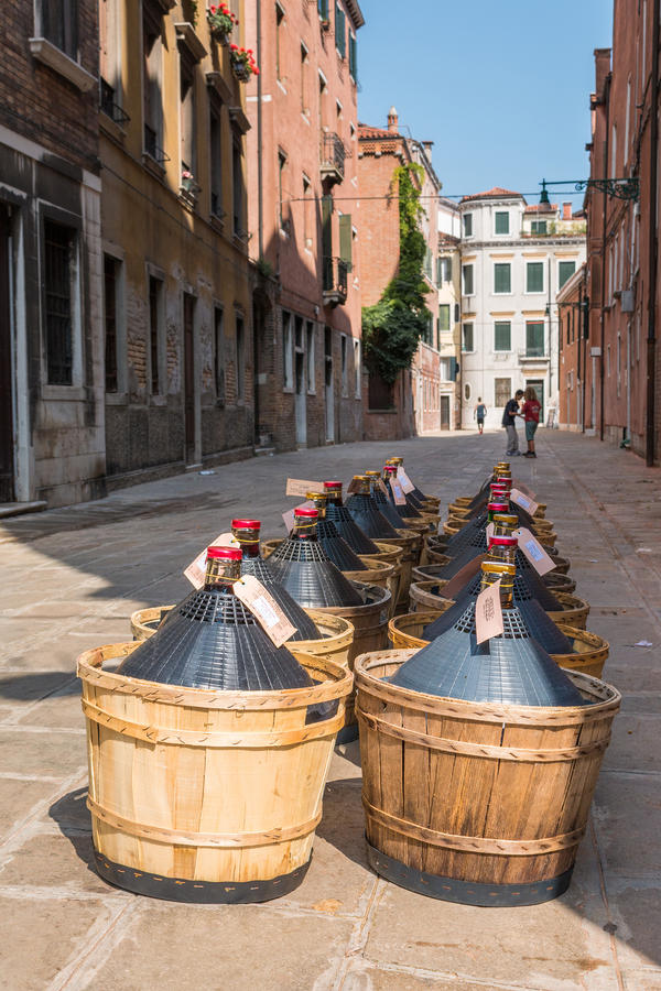 Bouteilles de vin à Venise