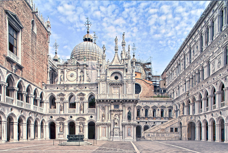Yard of Palazzo Ducale (Doge's Palace) in Venice, Italy