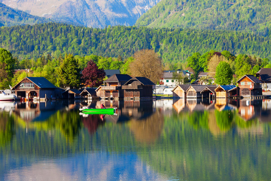 Beauty houses at Wolfgangsee lake in Austria. Wolfgangsee is one of the best known lakes in the Salzkammergut resort region of Austria.