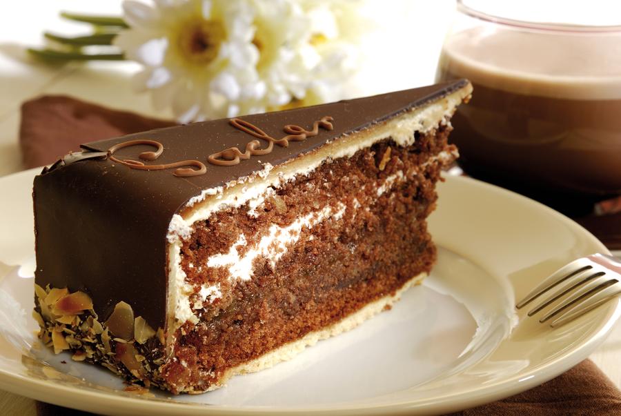Sachertorte auf einem Teller