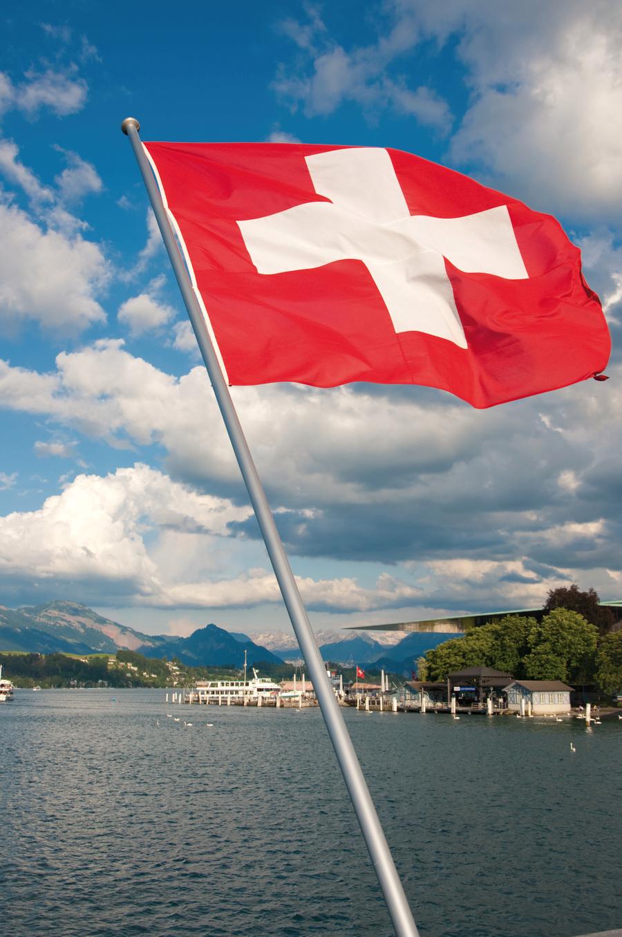 Schweizer Flagge, Fluss Reuss, Luzern, Kanton Luzern, Schweiz