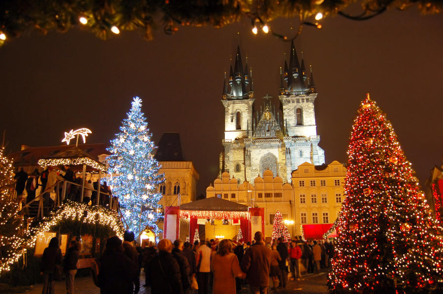 Christmas in Oldtown square (czech: Staromestske namesti) Prague, Czech Republic