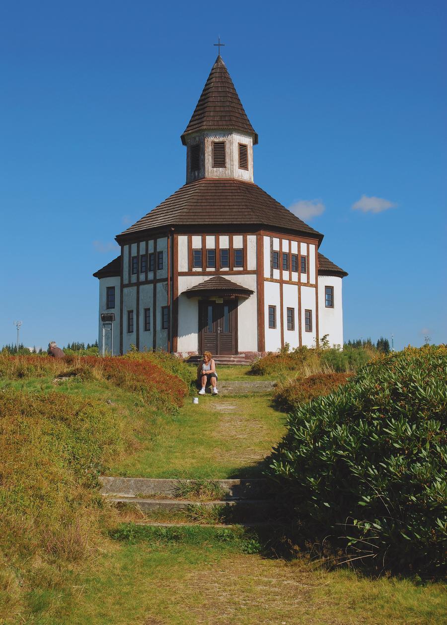 Kirche bei Harrochov, Riesengebirge, Tschechien