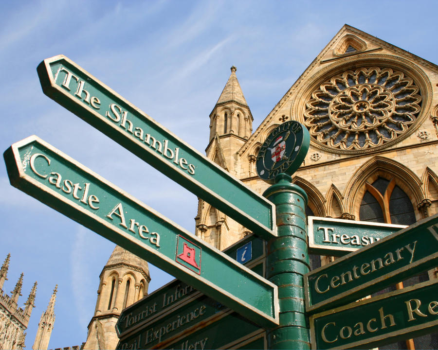Zeichenpfosten vor York Minster.