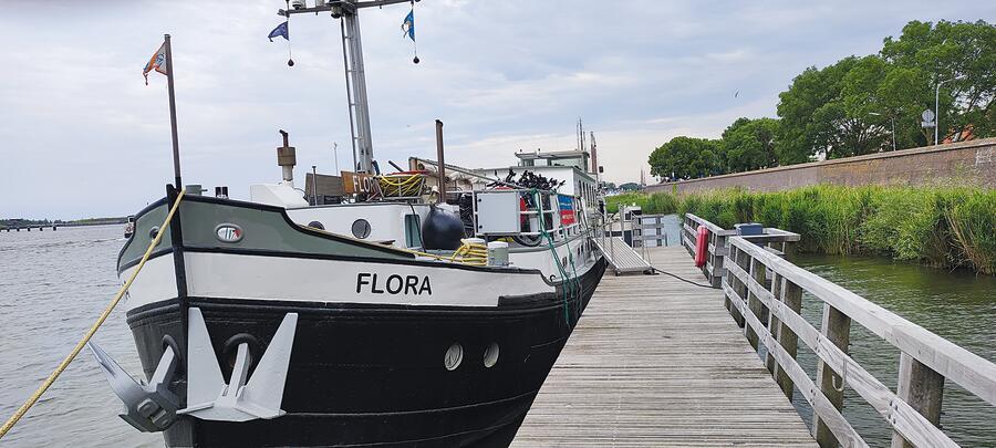 Schiff Flora Boat und Bike