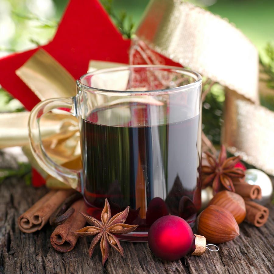 Hot spiced wine with several spices