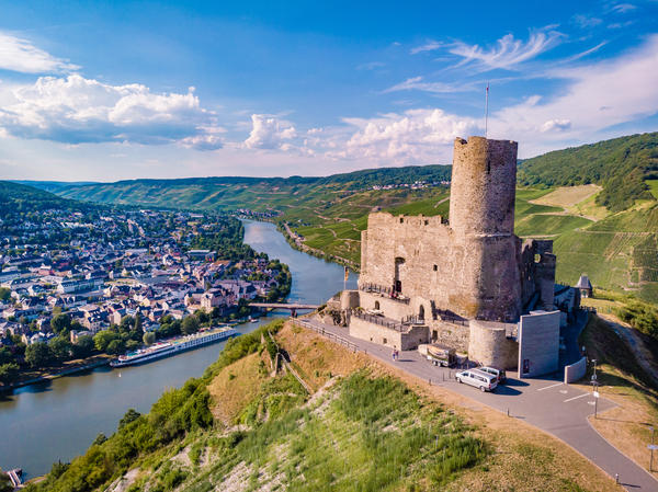 Bernkastel Burgruine Landshut Mosel river Germany, old castle looking out over the river Mosel