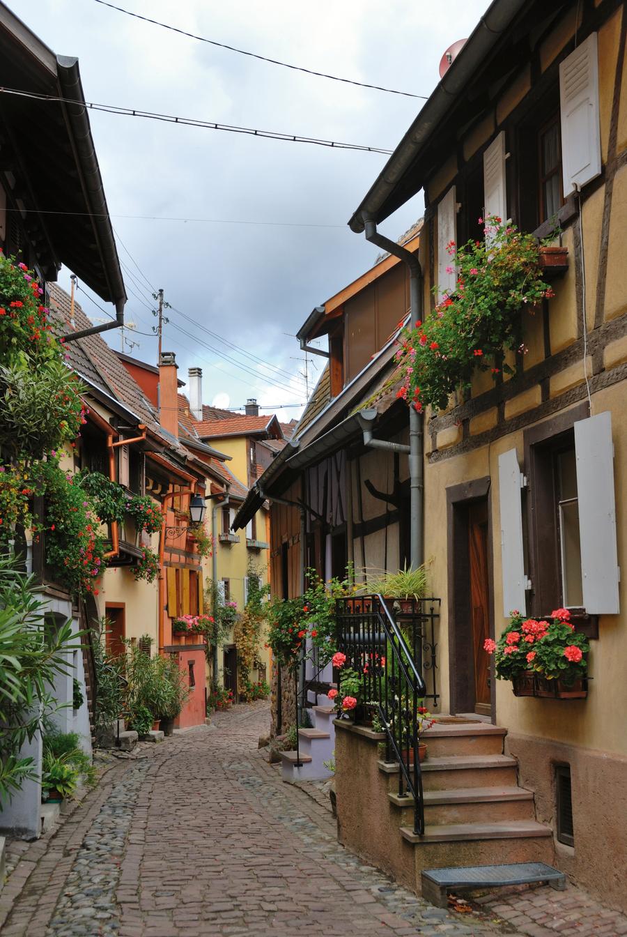 Beautiful mountain landscape in the Bavarian Alps with pilgrimage church of Maria Gern and Watzmann massif in the background, Nationalpark Berchtesgadener Land, Bavaria, Germany
