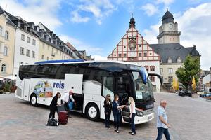 Einstieg im Front und Heckbereich sowie Klimaautomatik und stark getönte Wärmeschutzverglasung