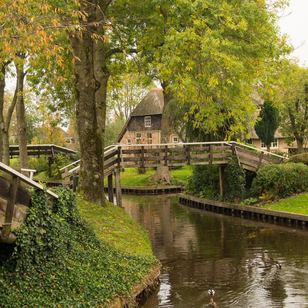 GIETHOORN, THE NETHERLANDS - OCTOBER 17, 2017: View of typical houses of Giethoorn, The Netherlands. Giethoorn is often referred to as 'Little Venice'. On October 17, 2017 in Giethoorn.