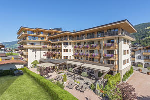 Kirchberg / Tirol mit Blumencorso