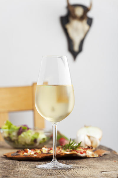 white wine and flammkuchen
