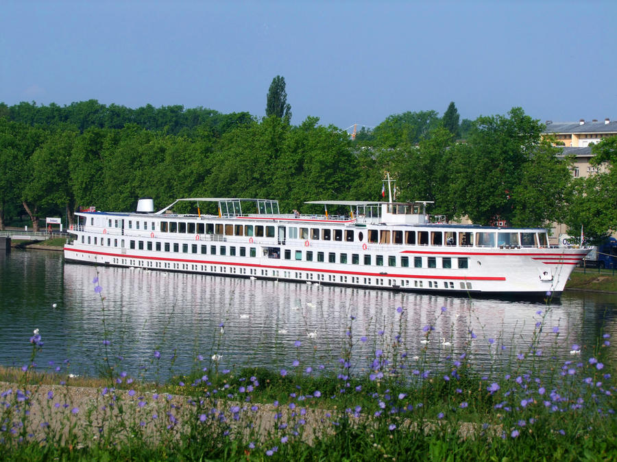 River touristic Boat